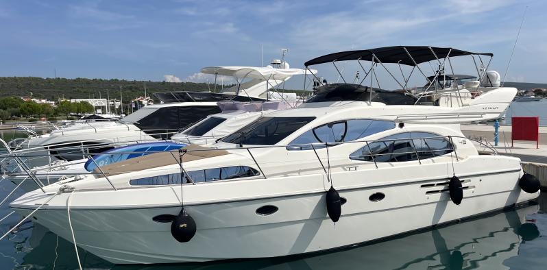 Azimut 46