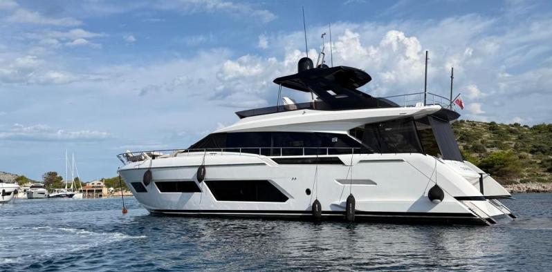 Ferretti 670